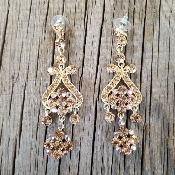 Formal gold Swarovski dangling earrings - Picture 4 of 4